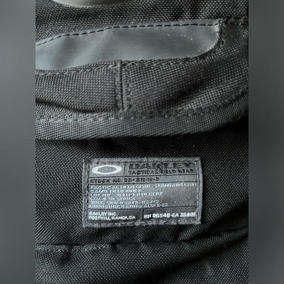 Oakley Vintage Black Men's Backpack - Picture 2 of 16